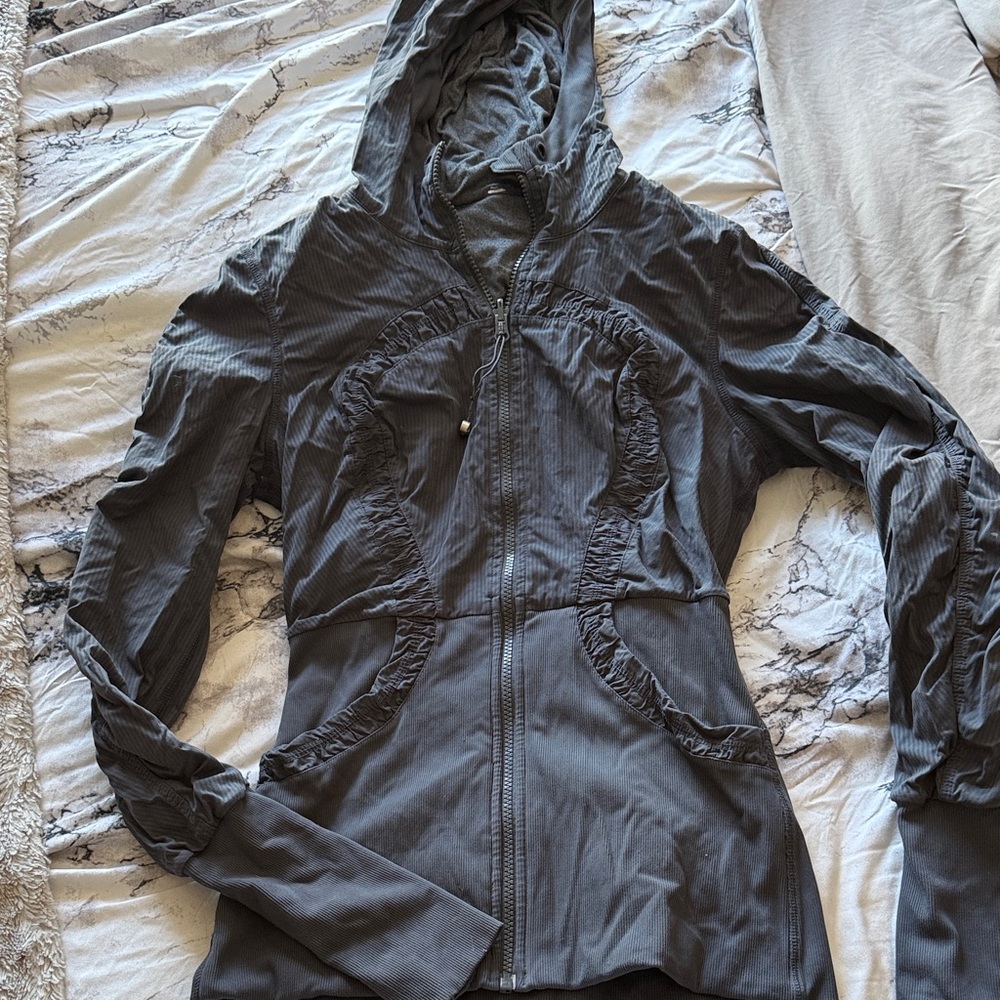 Women's Hooded Lululemon Jacket in Charcoal Gray